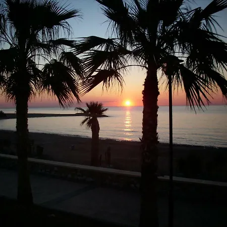 La Esperanza Beach- Zona Pubs Y Restaurantes 莫哈卡尔
